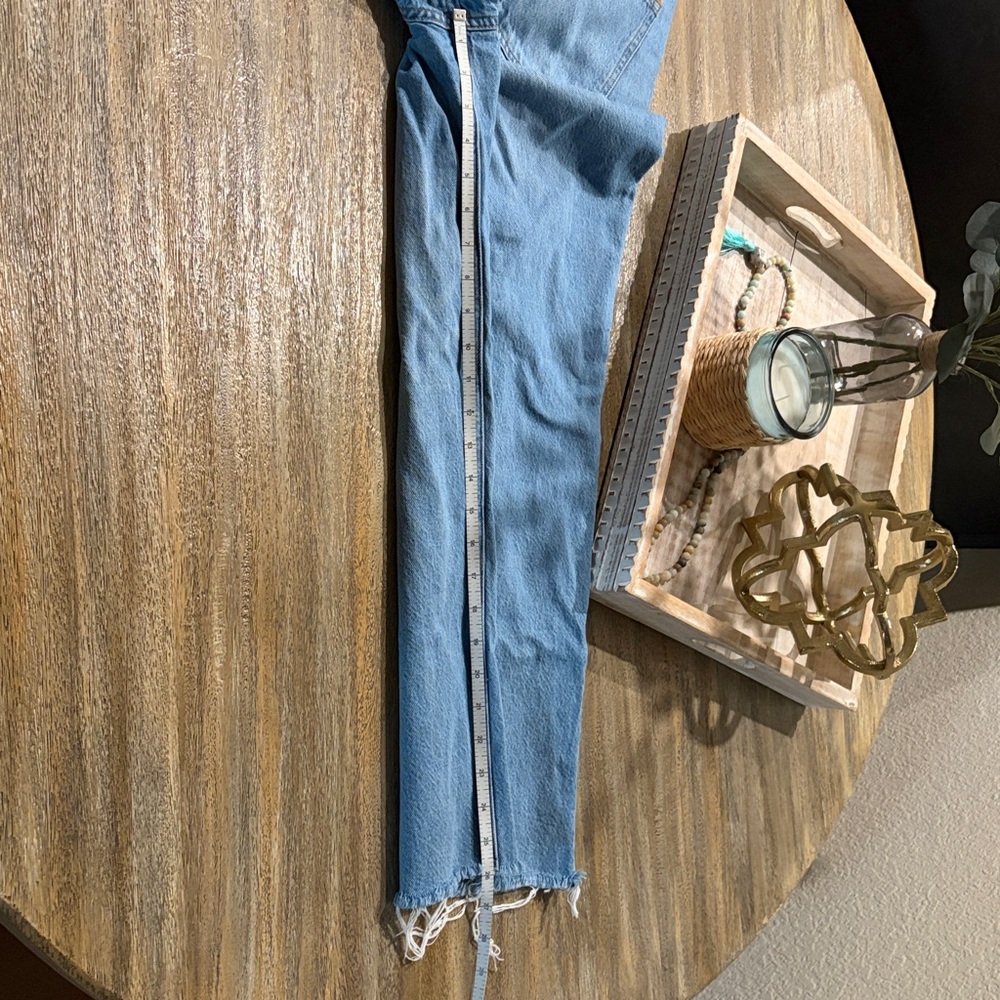 Abercrombie & Fitch - Curve Love High Rise Cropped Wide Leg Jeans - Picture 9 of 9